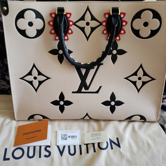LOUIS VUITTON Crafty Onthego Giant Flower Monogram Ivory Black Bag - Picture 2 of 12